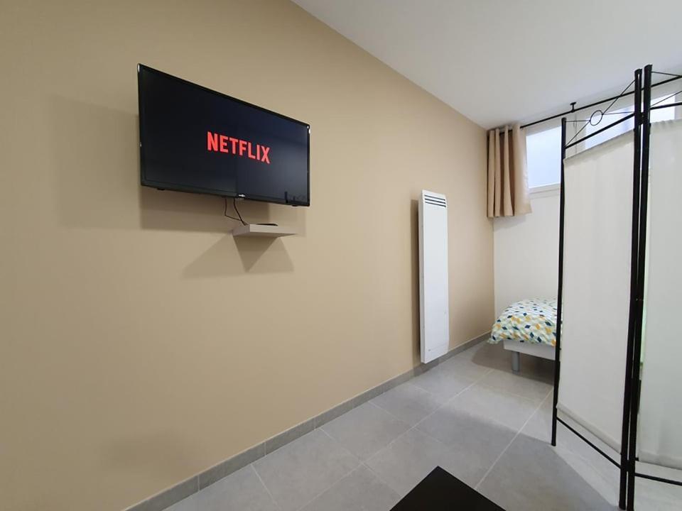 Grand studio Gravelines centre , 5 mn du cnpe et de la plage, absence de chambre privative Extérieur photo
